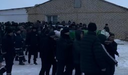 Атырауда жоғалған отбасы: Жангельдин ауылында ерлі-зайыптыны жерлеу рәсімі өтті