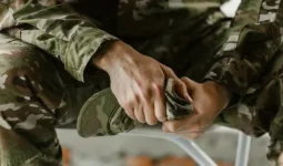 Алматыда жаттығу кезінде сарбаз өз аяғына оқ атып жіберген