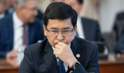 «Үш жыл бойы мазалап жүр»: Асхат Аймағамбетов жұртшылықты жазбасымен ойландырып қойды