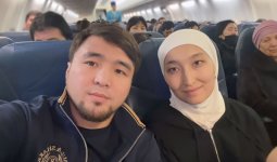 «Әйелімді анам таңдап берді»: Елдос Сметов қалай үйленгенін ашық айтты (ВИДЕО)