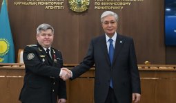 Тоқаев Қаржылық мониторинг агенттігінің бір топ қызметкерін марапаттады