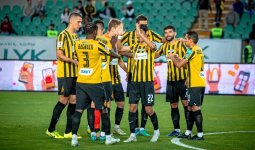 «Қайрат» бірден екі футболшысымен қош айтысты