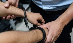 «Түрі ұнамаған»: Шымкентте ер адам көшедегі бөтен әйелді пышақтап өлтірген