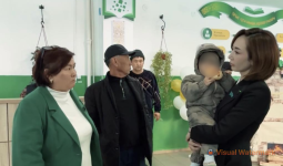 «Жалғызбасты аналарды аяушы едім»: атышулы депутаттың әрекеті қызу талқыға түсті (ВИДЕО)