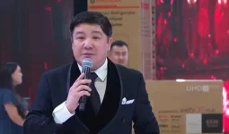 «Қазір бірдеңе дейтін жағдайда емеспін»: Тұрсынбек Қабатов тілек айтамын деп абдырап қалды (ВИДЕО)