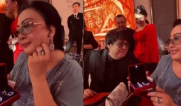 «Келіннің сырға-сақинасын тақтық»: Ырысбала Икрамбай Мақпал Жүнісоваға қымбат сыйлық жасады (ВИДЕО)