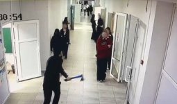 Екі бала жарақат алды: Құлсарыда оқушы мектепте балтамен шабуыл жасаған (ВИДЕО)