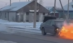 Петропавлда жеңіл көлік өртеніп кетті (ВИДЕО)