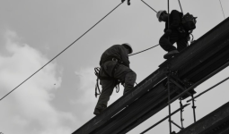 Петропавлда жұмысшы 800 келі металдың арасында қысылып қалды