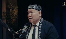 «Әкім көрсе тұра жүгіреді»: Жұмамұрат Шәмші ғалымдардың жағымпаз болып кеткенін сынға алды (ВИДЕО)