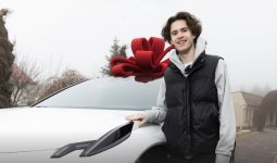 Олимпиада чемпионы Михаил Шайдоровқа тағы бір көлік сыйға берілді