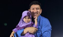 «Қызымды осылай тәрбиелегім келеді»: Қуат Хамитов хиджабтағы бүлдіршіннің суретін жариялады