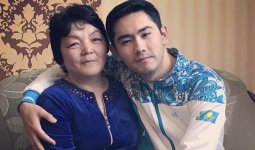 Әнші Қуандық Рахым қара жамылды