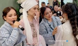 «Ақ келінімзге сырға салдық»: Жанболат пен Жазира төрден орын алды (ВИДЕО)