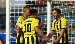 «Қайрат» «Астананы» ойсырата жеңіп, турнирлік кестеде көш бастады