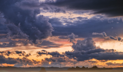 Жаңбыр, найзағай және тұман: Еліміздің бірнеше өңірінде дауылды ескерту жарияланды