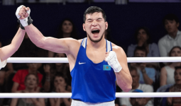 Олимпиада жүлдегері Нұрбек Оралбай қарсыласын нокдаунға түсірді