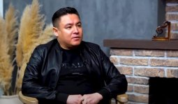 «Үйленген бе?»: Қайрат Түнтеков алғаш рет жеке өмірі жайлы айтты (ВИДЕО)
