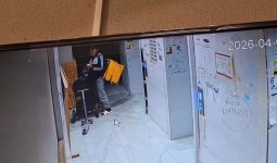 Баланың коляскасына дәрет сындырған курьерге қатысты жаңа ақпар шықты