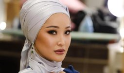 «Өзін легендалардың қасына қосып қойыпты»: Мөлдір Әуелбекова жазбасымен күлкіге қалды