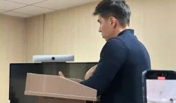 «Байдың баласы емеспін»: Блогер Ерболат Жанәбілов сотта көз жасына ерік берді (ВИДЕО)