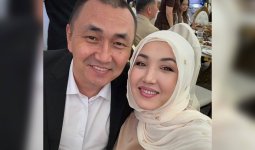 «Әлі үйленбей жүр»: Индира Расылхан бұрынғы күйеуін көрсетті (ВИДЕО)