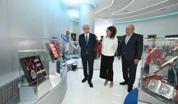 Тоқаев  Креативті индустрияны дамыту қорының кеңсесін аралап көрді