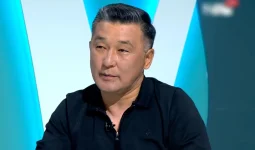 «Артын жалап беретіндер жақсы өмір сүріп жатыр»: Алмат Сақатов жағымпаз адамдарды аямай сынады (ВИДЕО)