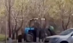 Мас күйде болған: Астанада тракторшы жол ережесі өрескел бұзды