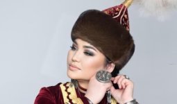 «Мәңгілік мекеніне кетті»: Дәстүрлі әнші Айгүл Елшібаева қара жамылды