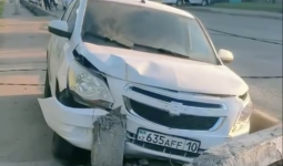 Петропавлда такси жүргізушісі бағананы қиратып, 100-ден астам үйді жарықсыз қалдырды