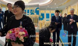«Аға» деген көңілінен»: Мақпал Жүнісова Президентке сыйлық жасады (ВИДЕО)