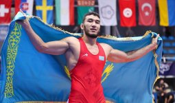 Ризабек Айтмұхан жаңа салмақта Азия чемпионы атанды