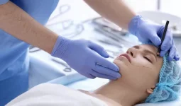 Шымкентте блефаропластика жасатқан әйел бір көзінен айырылды