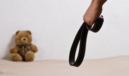 Талдықорғанда үш жастағы баланы әкесі аяусыз ұрып-соққан
