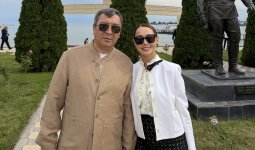 «Энергиямды көбейтеді»: Динара Сәтжан күйеуі туралы айтып мақтанды