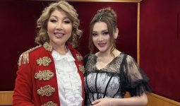 «Баламен үйде отыр»: Жеңіс Ысқақова Ерке Есмахан туралы жазды