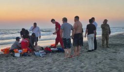 «Демалушылар ұлын құтқарып қалды»: Каспий теңізінде ер адам суға батып кетті