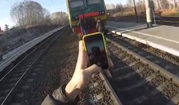 Қостанайда пойыз вагонына шығып суретке түспек болған 16 жастағы баланы тоқ соқты
