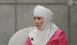 «Ондай нәрсе болмайды»: Танымал әнші келінін қызындай көретіндер туралы (ВИДЕО)
