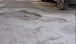 Қарағандыда мүмкіндігі шектеулі зейнеткер шұңқырға құлап, жарақат алды