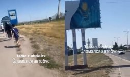 Таразда жолаушылар толы автобус орта жолда бұзылып, халық жаяу қалды