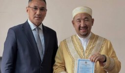 «Қазақстанда тұңғыш рет!»: Нұрлан имам ресми куәлік алды