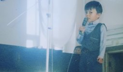 «Қандай сүйкімді»: Желіде Димаш Құдайбергеннің бала күнгі суреті жарияланды