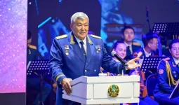 «Бес автокөлік тігіледі»: Тоқаев Тоқтар Әубәкіровты мерейтойымен құттықтады
