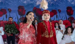 «Тұрмысқа шығайыншы деген өзім»: Алтынай Жорабаеваның қызы неге ерте ұзатылғанын айтты