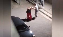 Атыраудағы сұмдық жағдай: «Нұрсаяда» ер адам әйелді аяусыз соққыға жықты