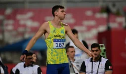 Максим Сажнев ел рекордын жаңартып, әлем чемпионатының финалына шықты