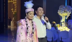 «Әкесі жылап қалды»: Мирас пен Құралай қыздарын ұзатты