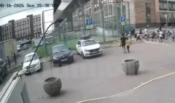 «Жағдайы ауыр»: Астанада баланы футбол алаңының жанында тоқ соқты